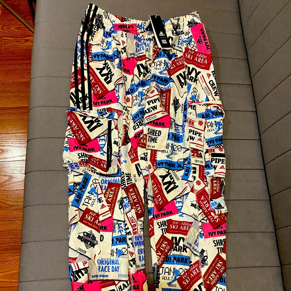 Brand new ivy park sweatpants with tags included. Size SMALL